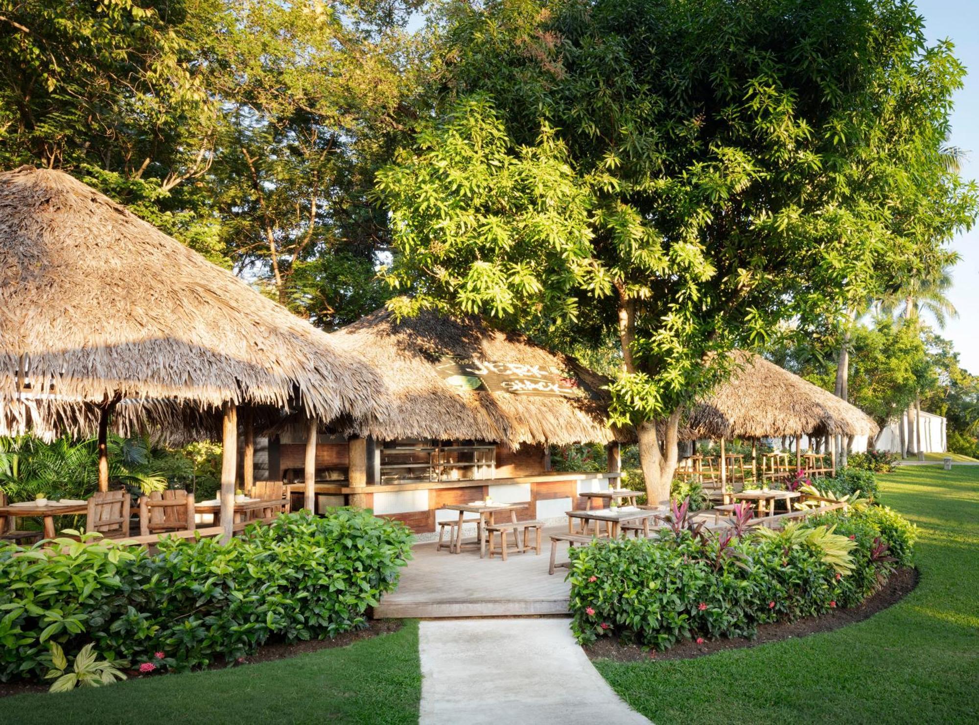 Sandals Ochi Beach All Inclusive Resort - Couples Only (Adults Only) Очо Риос Екстериор снимка