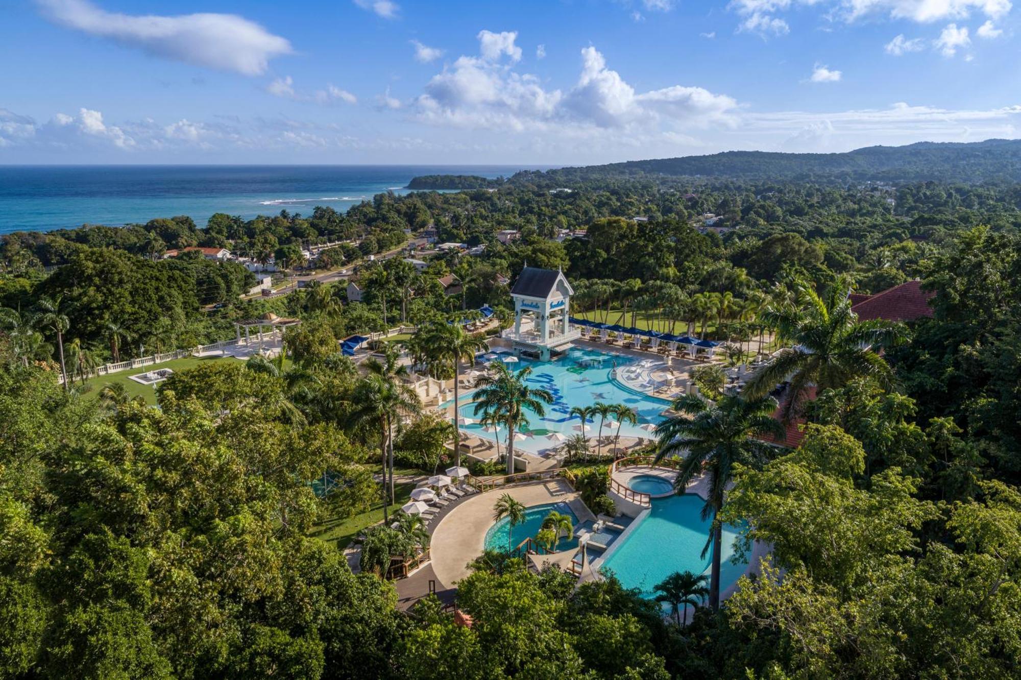 Sandals Ochi Beach All Inclusive Resort - Couples Only (Adults Only) Очо Риос Екстериор снимка